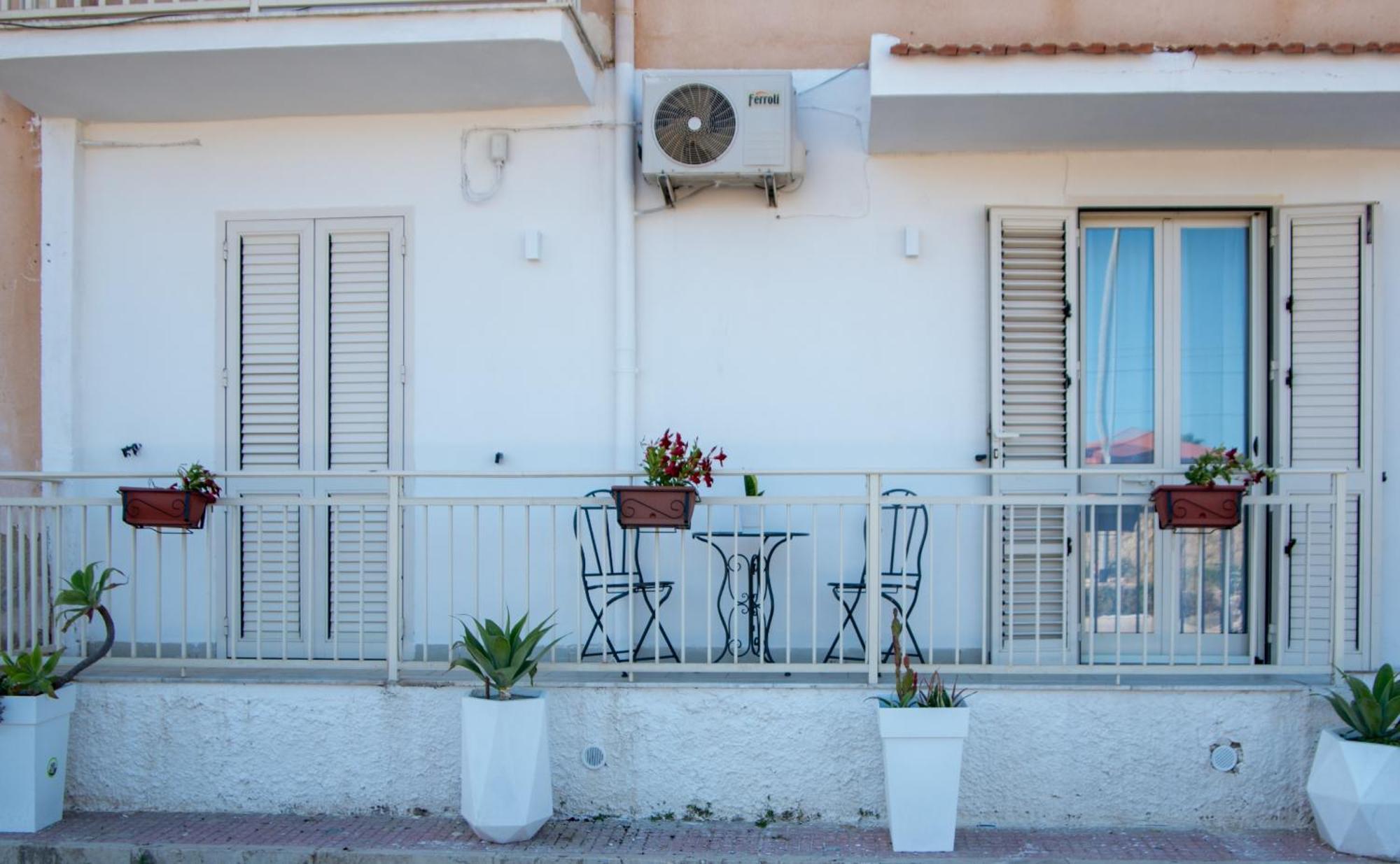 Casa Vacanze La Casetta Di Zinu' Порт-Эмпедокле Экстерьер фото